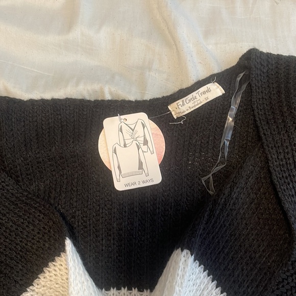 Full circle trends sweater - Picture 2 of 2